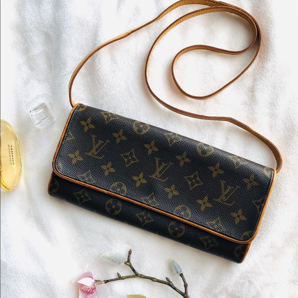 Louis Vuitton Handbags - Auth LV  Pochette Twin GM